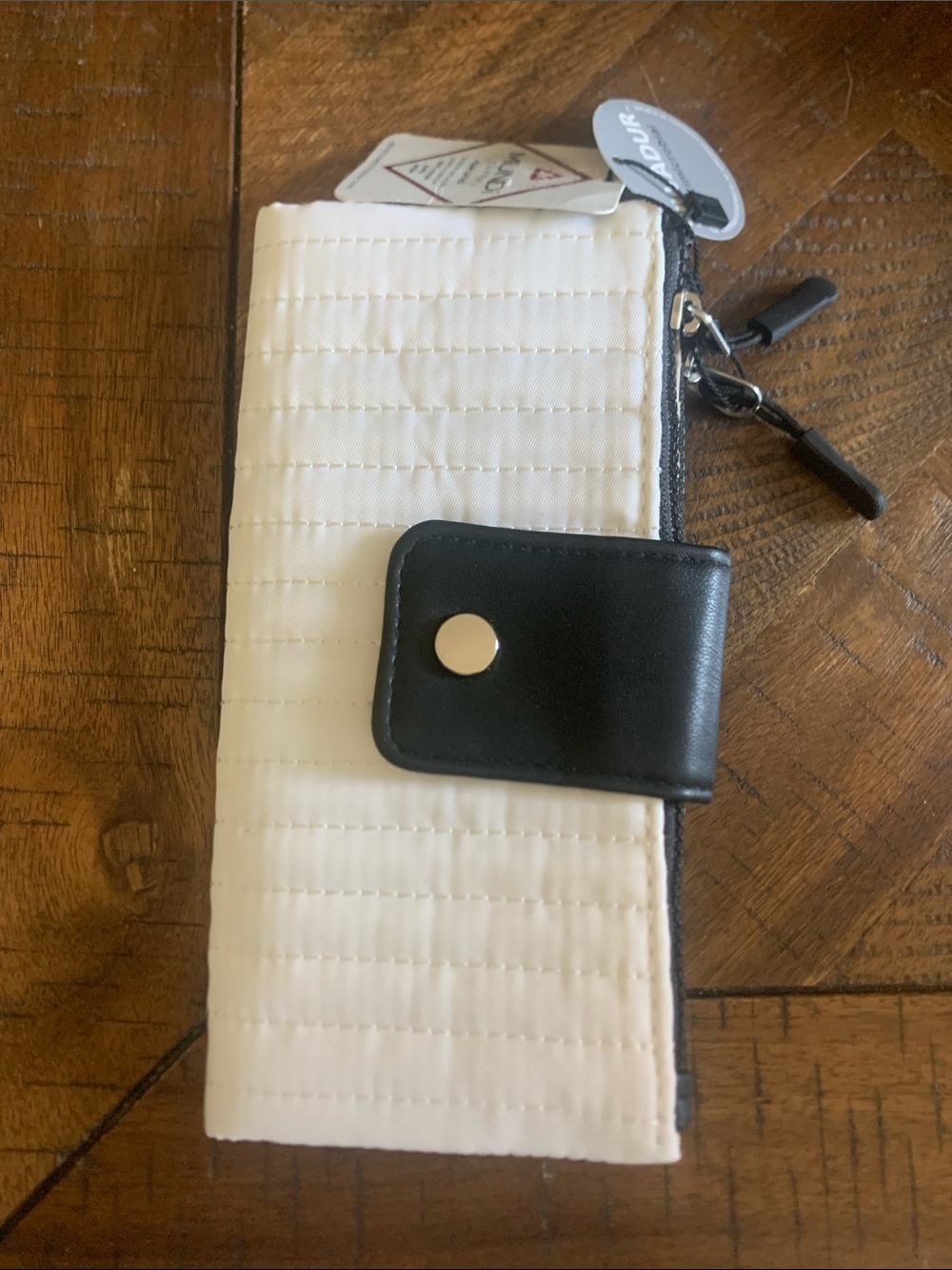 Mundi White Quilted Card Holder with Black Interior Trim